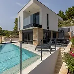 Vila Luxury Mare & Luce Seaside Heated Pool Sauna