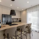 Вилла Luxury Mare & Luce Seaside Heated Pool Sauna *