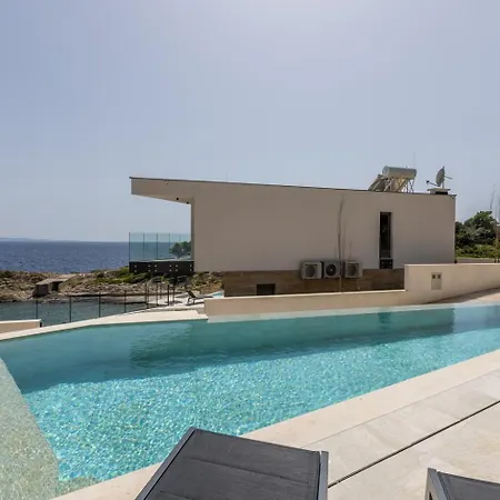 Luxury Mare & Luce Seaside Heated Pool Sauna
