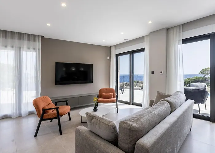 Luxury Mare & Luce Seaside Heated Pool Sauna Villa