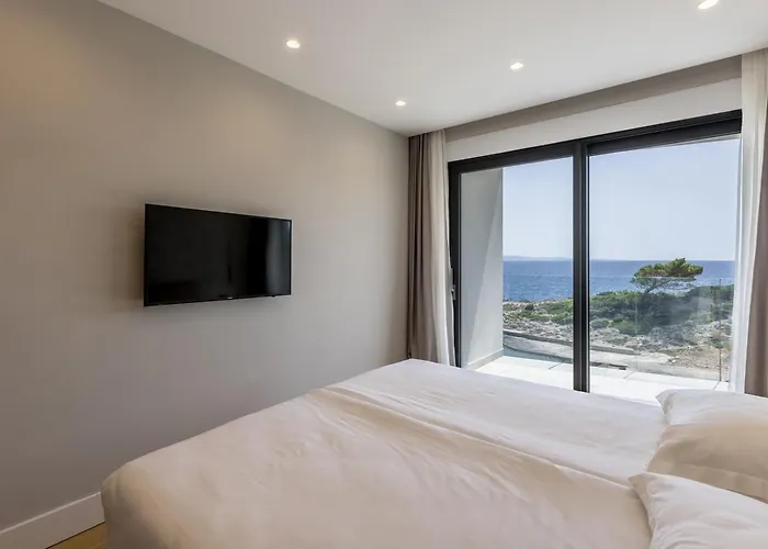 Luxury Mare & Luce Seaside Heated Pool Sauna