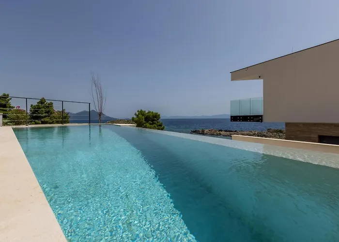 Luxury Mare & Luce Seaside Heated Pool Sauna Villa