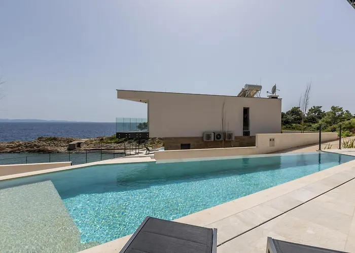 Luxury Mare & Luce Seaside Heated Pool Sauna